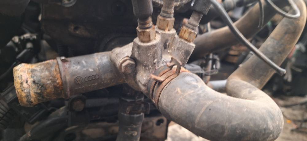 038121133A Volkswagen Golf 2000 Thermostat Housing (Flange)