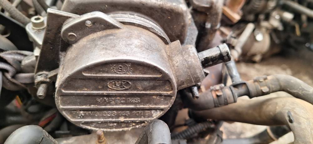 038145101B Volkswagen Golf 2000 Bremžu vakuuma sūknis