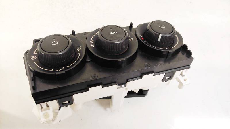 69947013 Peugeot 308 2009 Climate Control Panel (heater control switches)