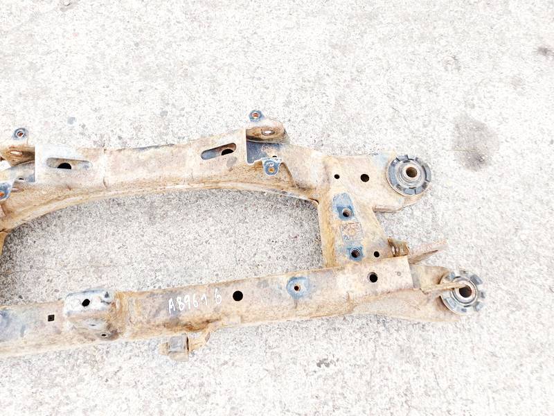 Toyota Auris 2013 Pont Axial Arrière Avec Moyeux Supports Broche - Thumbnail 3