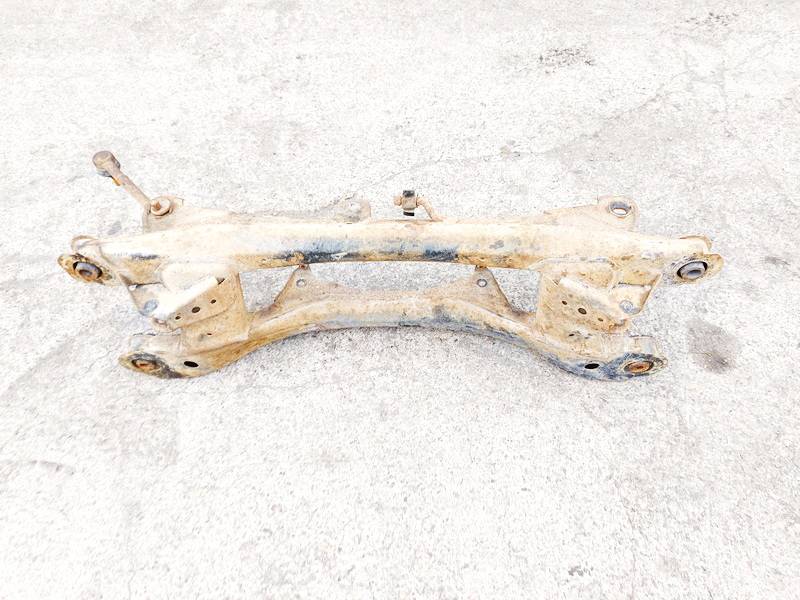 Toyota Auris 2013 Pont Axial Arrière Avec Moyeux Supports Broche - Thumbnail 4