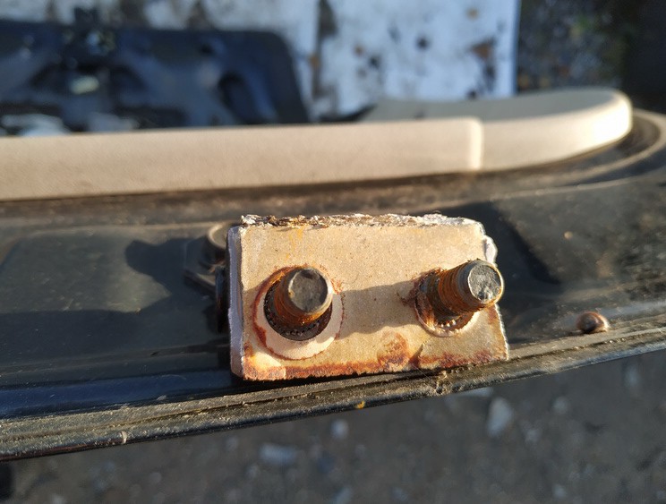 Toyota Avensis 2003 Zawias tylnej klapy - TYLNE PRAWE