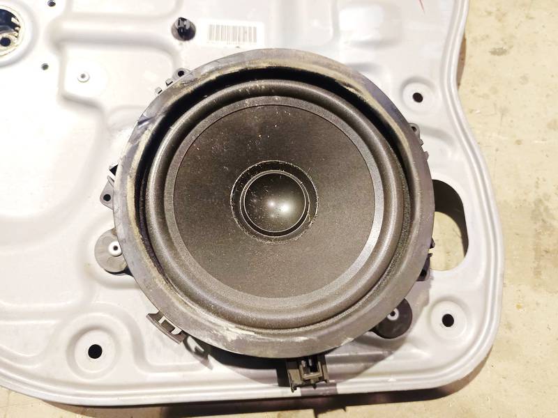 8651207 Volvo V50 2004 Garso kolonele