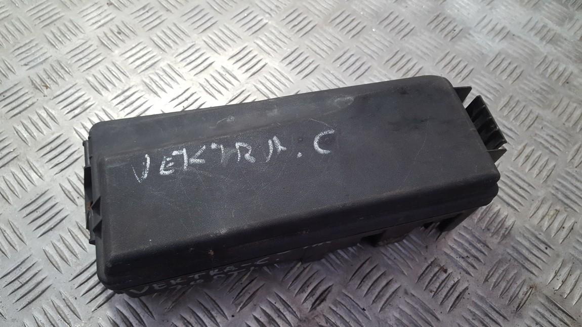 13112918 Opel Vectra 2003 Fuse box