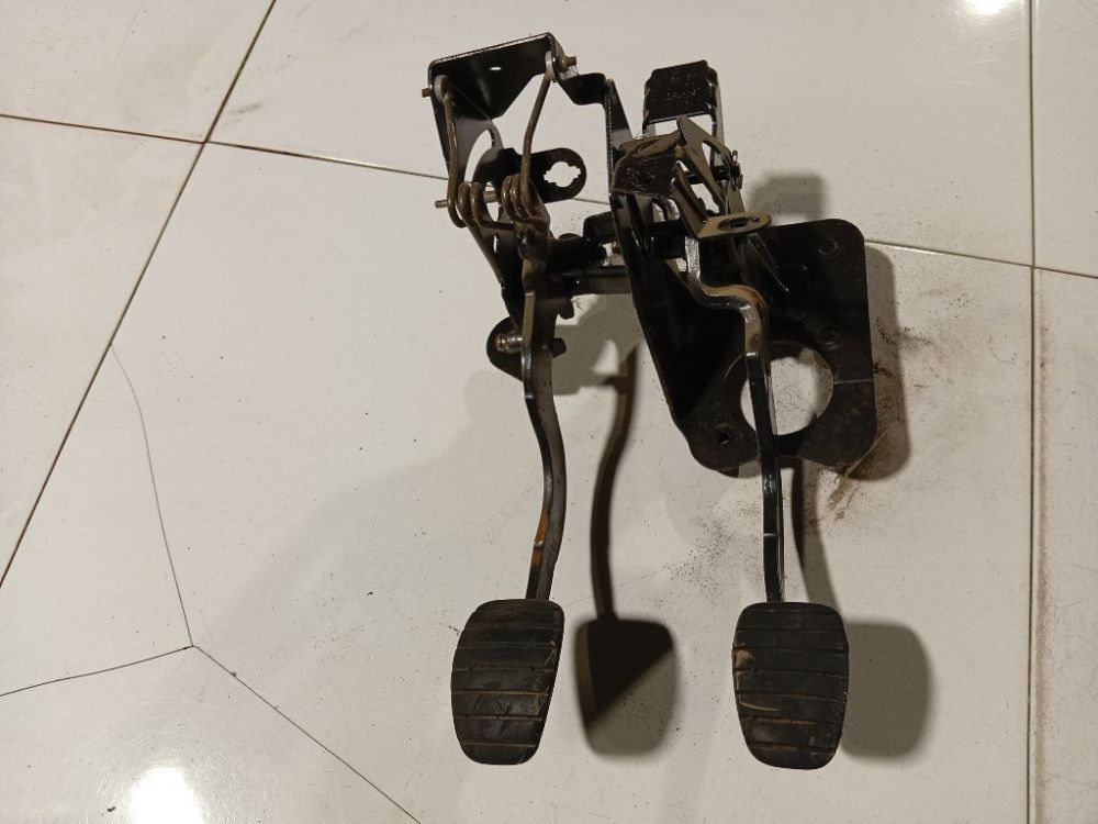 8200507736 Renault Espace 2005 pedal de frein