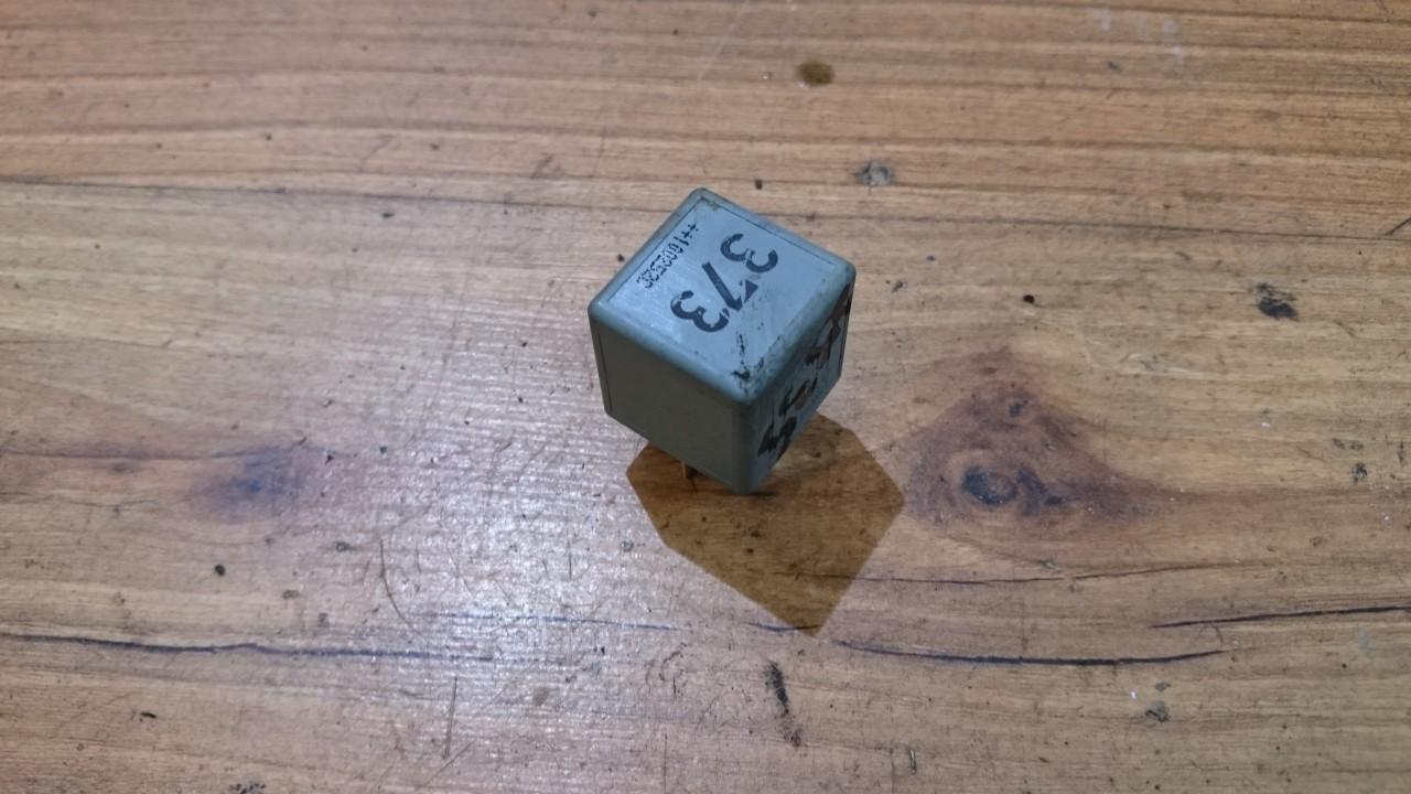 8D0951253A Skoda Octavia 2011 RELÉ PARA AUTOMÓVIL