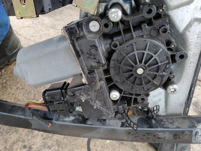 Audi A4 1997 Durvju loga pacēlāja motors - PRIEKŠA PA KREISI - Thumbnail 2