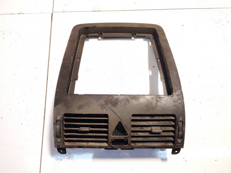 1T181728B Volkswagen Touran 2005 Sisäilman ilmanvaihtoritilät