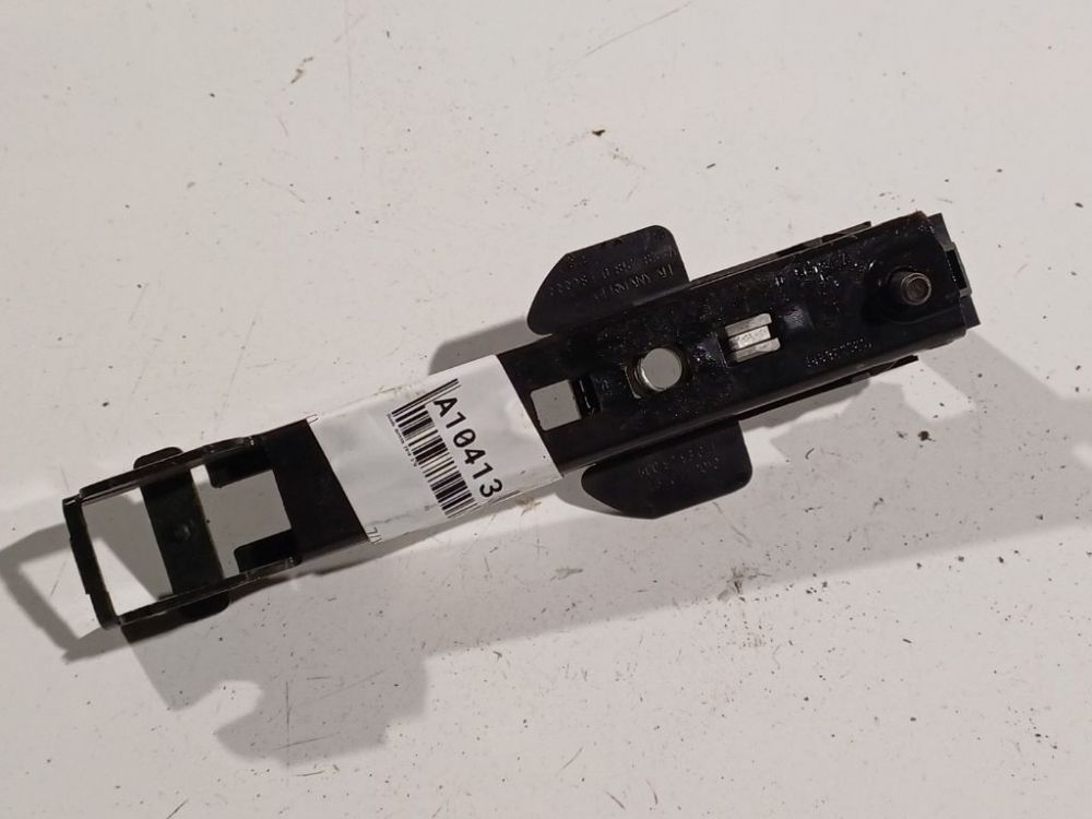8E0857833A Skoda Superb 2010 Seat belt adjustment rail - FRONT RIGHT