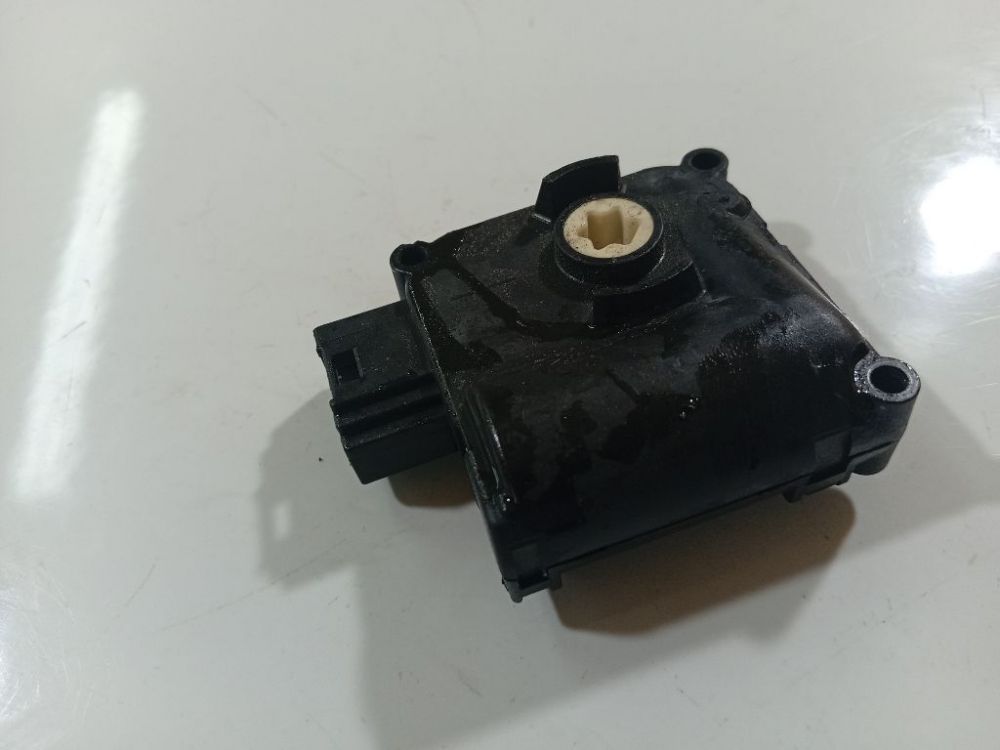 0132801359 Audi A6 2008 кронштейн моторчика заслонки отопителя - Thumbnail 3