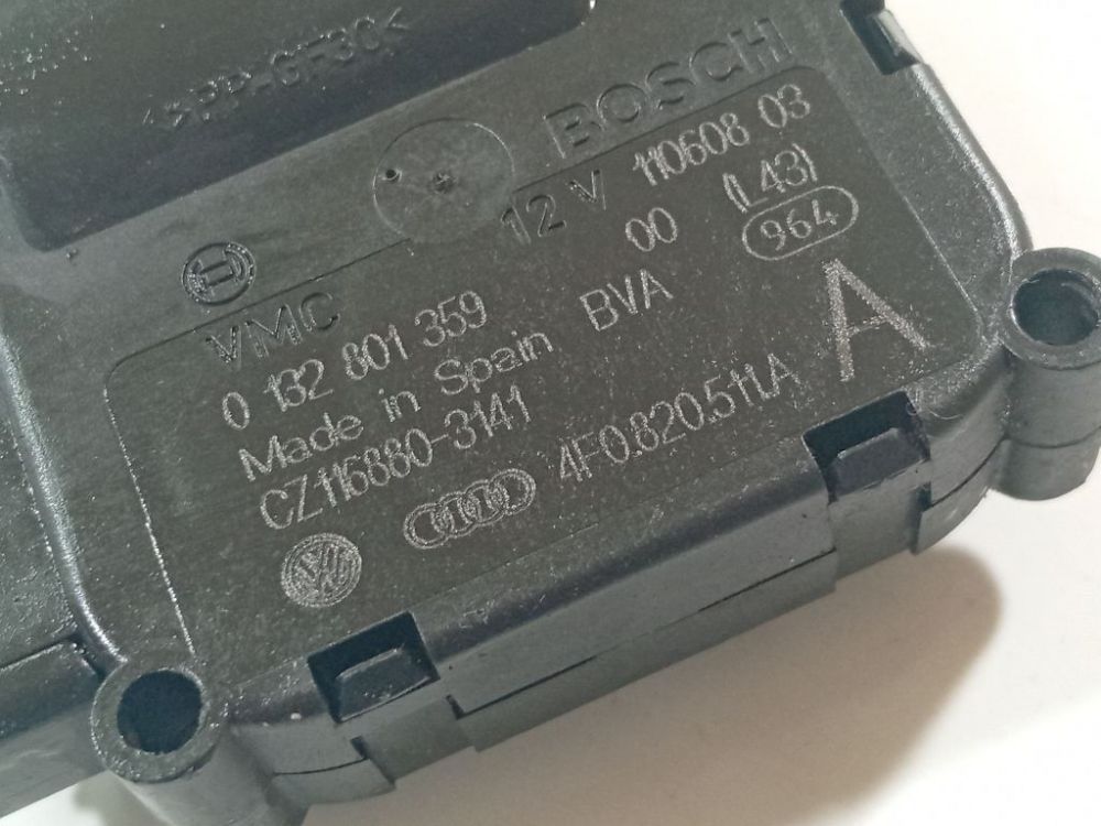 0132801359 Audi A6 2008 кронштейн моторчика заслонки отопителя - Thumbnail 4