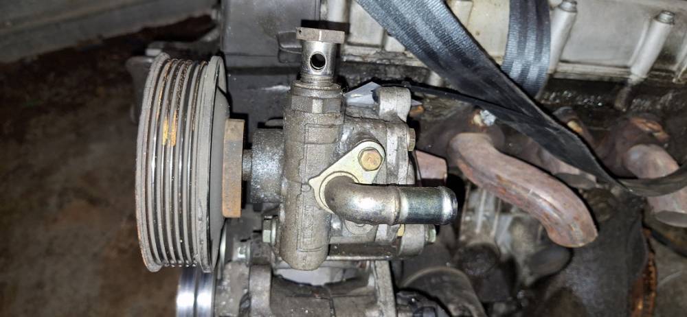 030145269A Volkswagen Golf 2000 Pump assembly - Power steering pump