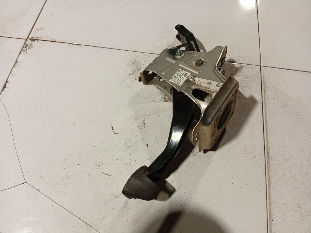 1K1721057 Seat Altea 2005 Clutch pedal