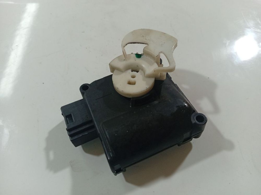 0132801359 Audi A6 2008 кронштейн моторчика заслонки отопителя - Thumbnail 3