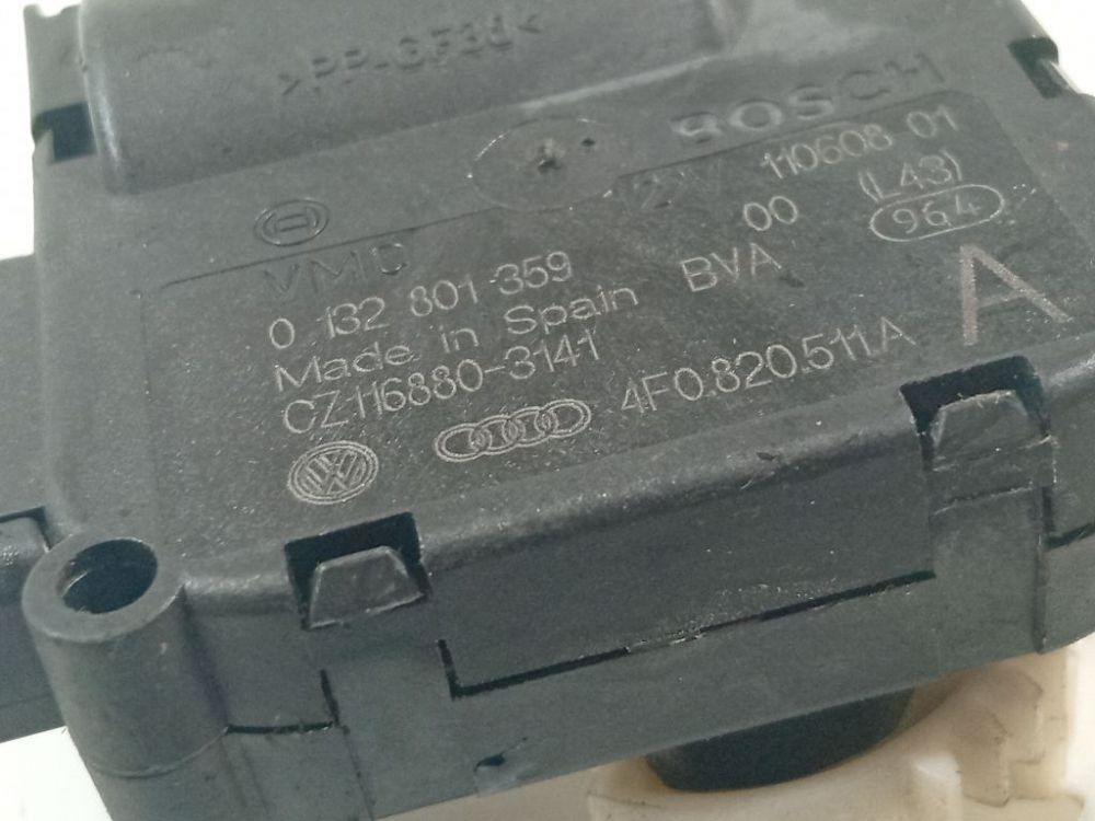 0132801359 Audi A6 2008 кронштейн моторчика заслонки отопителя - Thumbnail 4