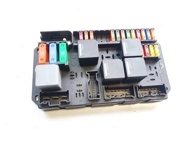 110620211052 Jaguar XJ 2012 Fuse box