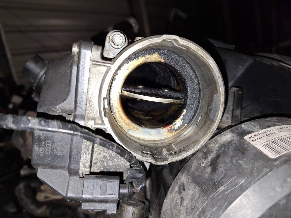 03G128063A Volkswagen Passat 2006 Suurella Virtaamalla Varustettu Kaasuläpän