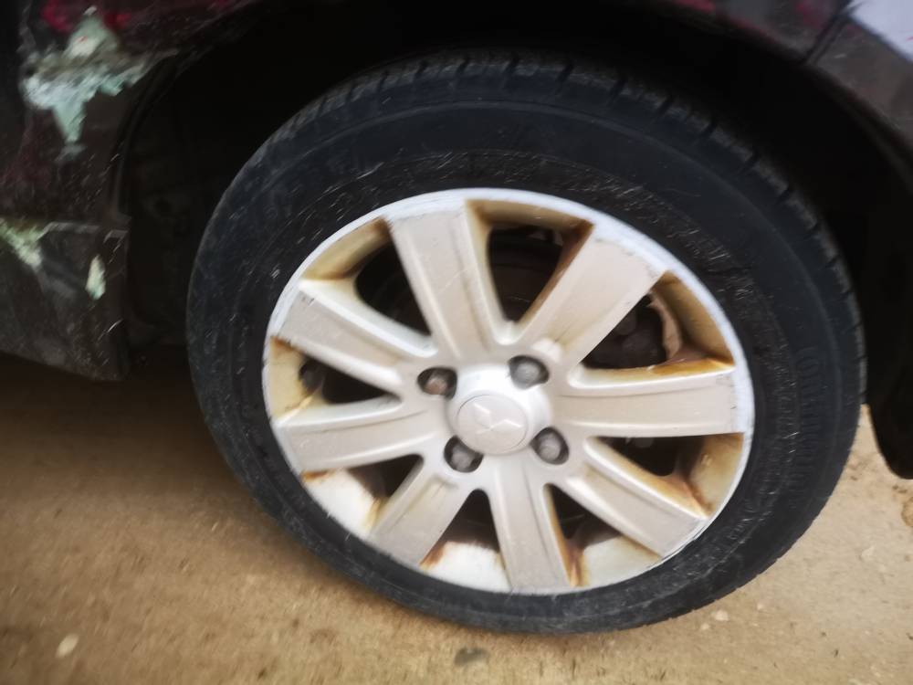 4X114.3 Mitsubishi Colt 2011 Räder-Kit R15