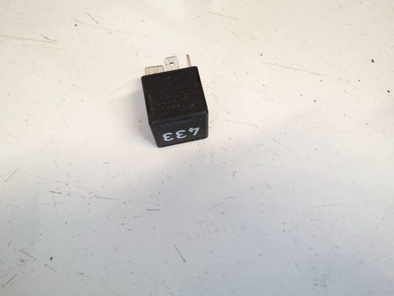 3D0951253A Volkswagen Passat 2006 Relay module