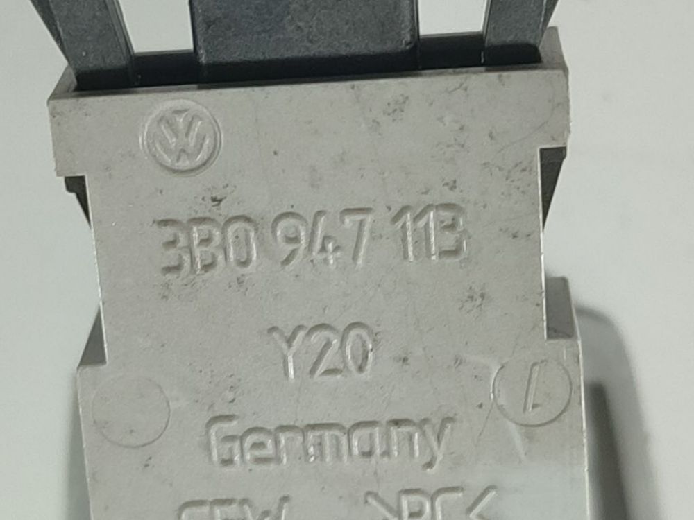 3B094711B Volkswagen Passat 1997 Interior lighting - Thumbnail 4