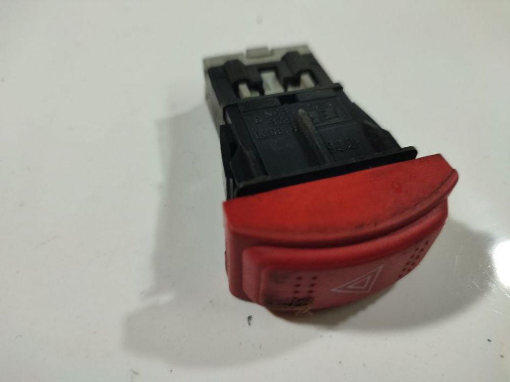 M19155HZSS3N Honda Jazz 2004 Hazard switch