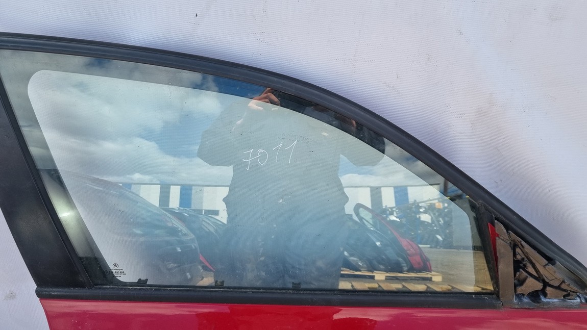 BMW 1-Series 2007 Door-Drop Glass - FRONT RIGHT