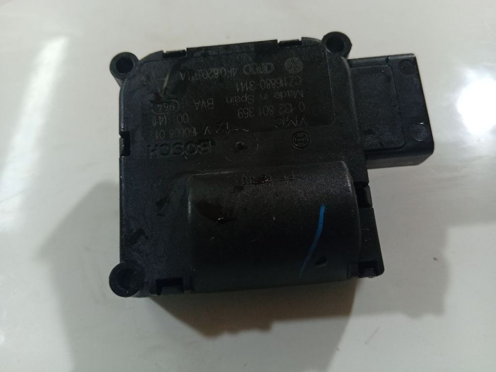 0132801359 Audi A6 2008 кронштейн моторчика заслонки отопителя