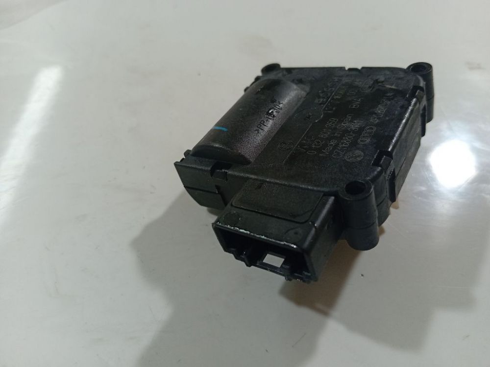 0132801359 Audi A6 2008 Peciuko sklendes varikliukas - Thumbnail 2