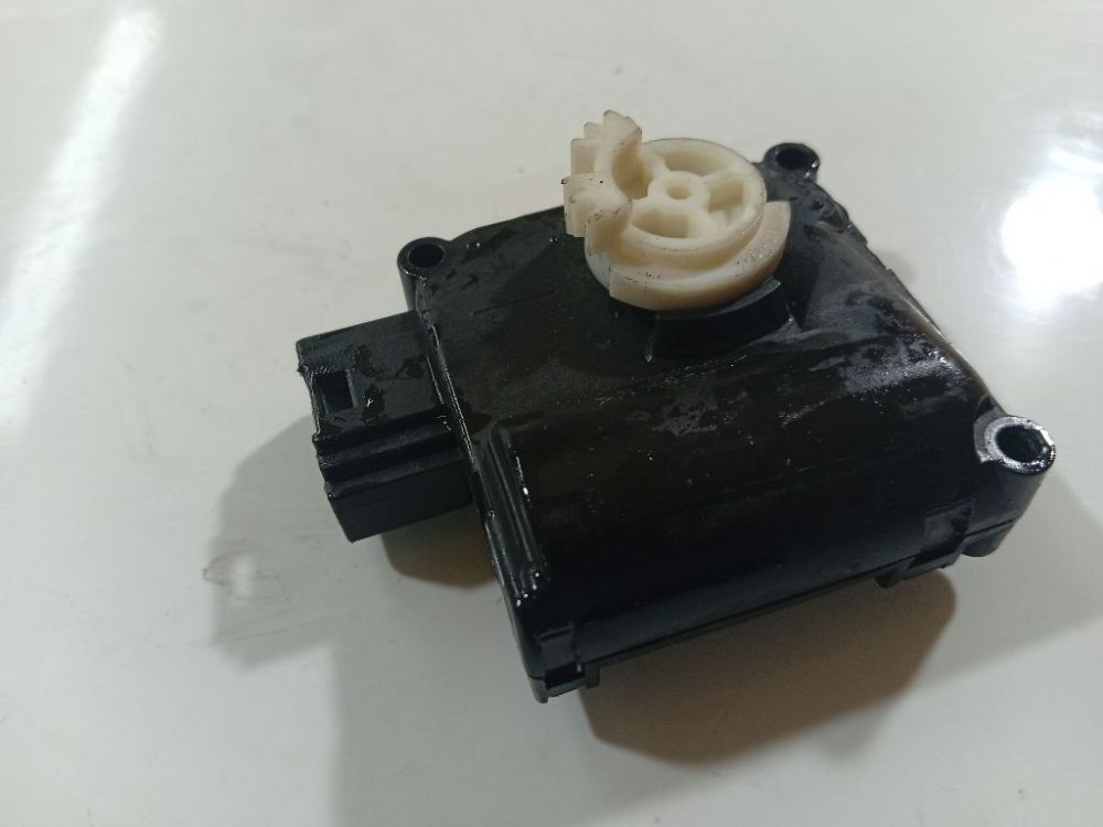 0132801359 Audi A6 2008 Peciuko sklendes varikliukas - Thumbnail 3