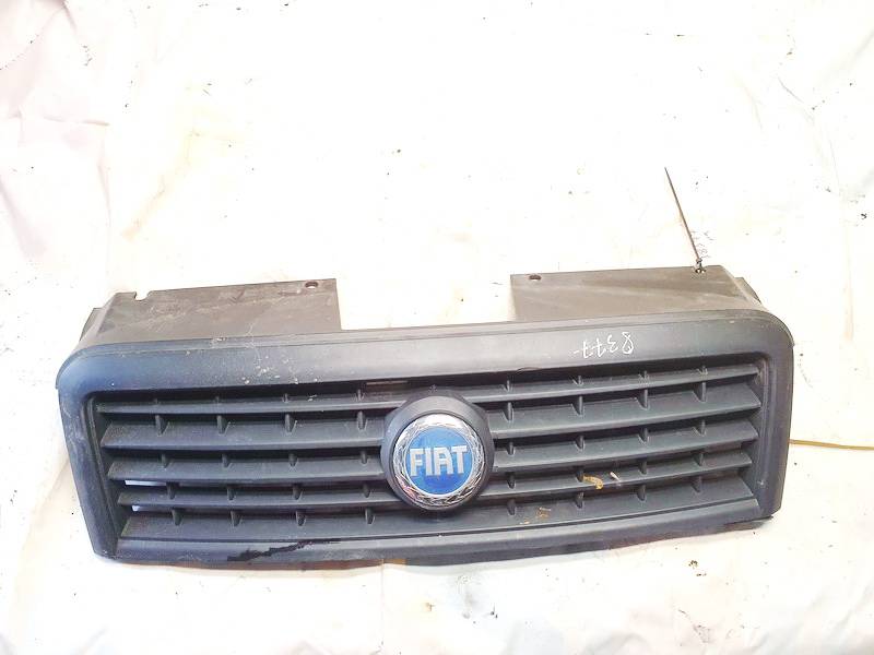 735395576 Fiat Doblo 2008 Priekines groteles P.