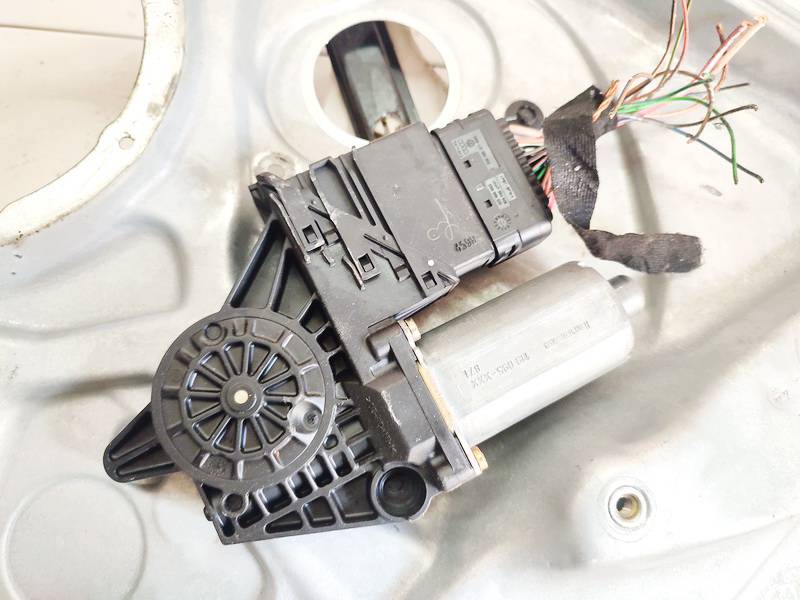 119095XXX Volkswagen Passat 1999 Window Motor - REAR LEFT
