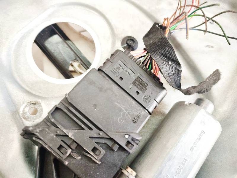 119095XXX Volkswagen Passat 1999 Window Motor - REAR LEFT - Thumbnail 4