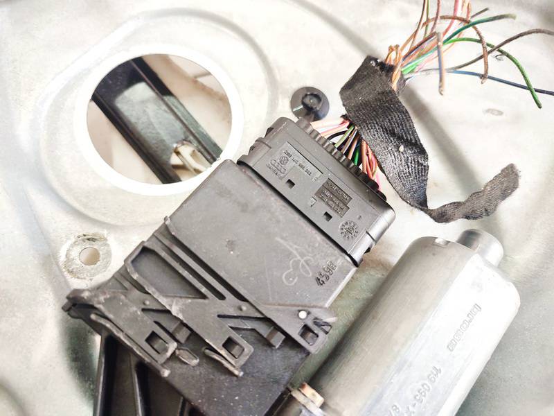 119095XXX Volkswagen Passat 1999 Window Motor - REAR LEFT - Thumbnail 3