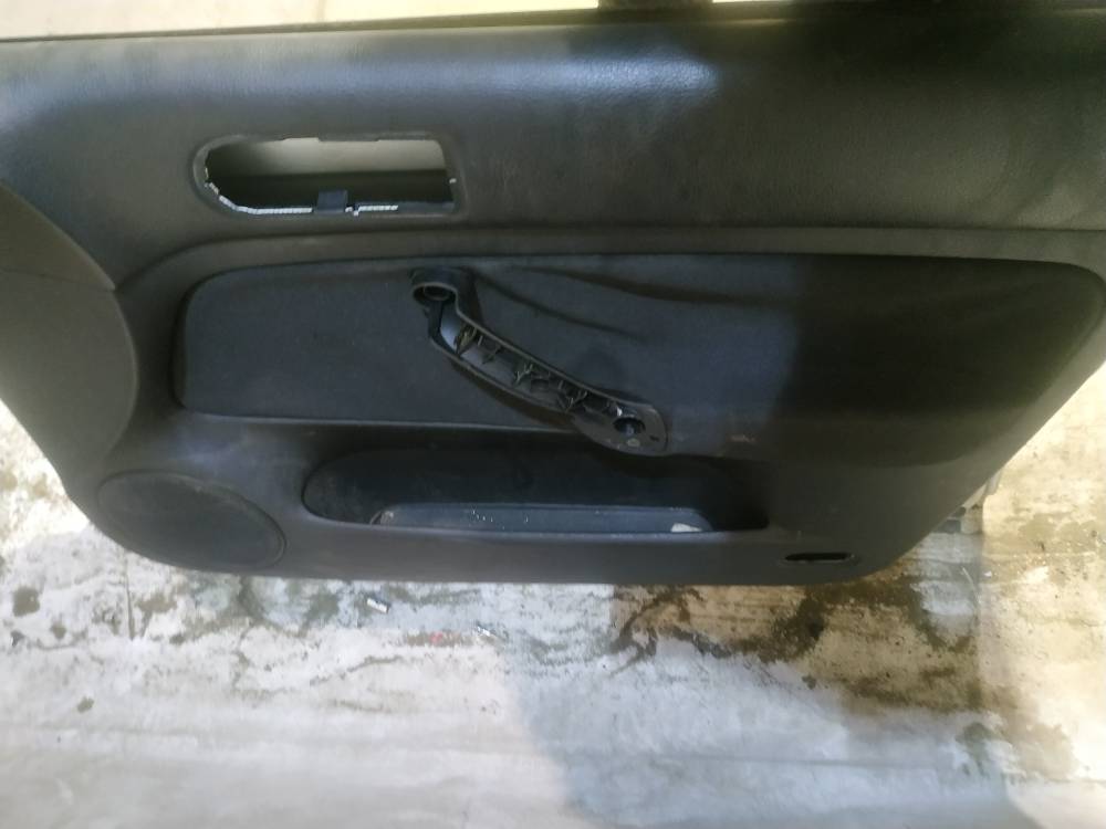 Volkswagen Bora 2003 Door Panel - FRONT RIGHT