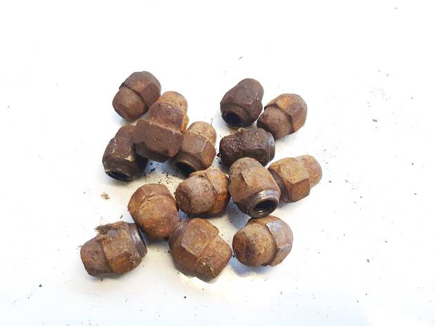 Mitsubishi Colt 1996 Radmuttern Kegelbund