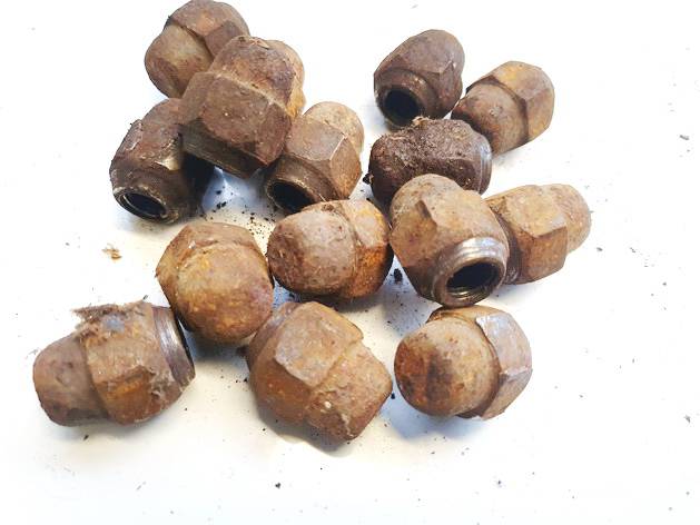 Mitsubishi Colt 1996 Zestaw śrub kół - Thumbnail 3