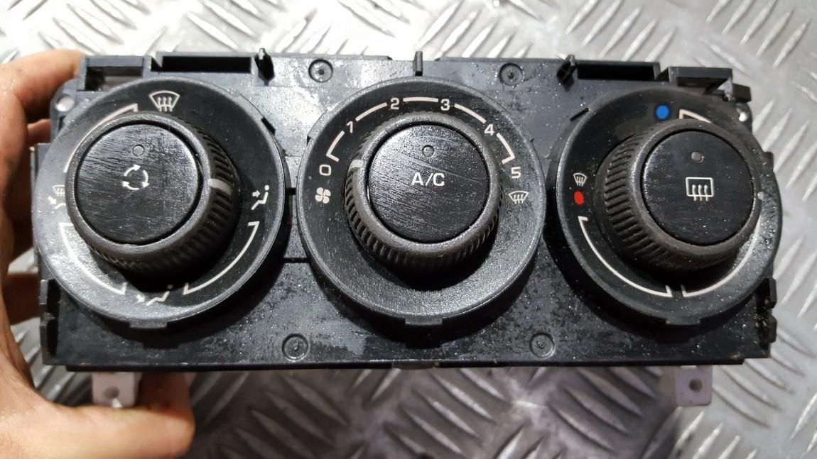 69940002 Peugeot 308 2009 Climate Control Panel (heater control switches)