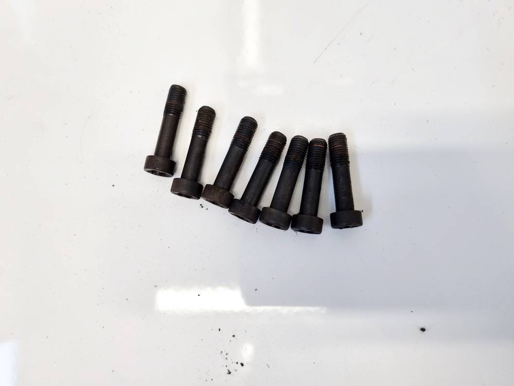 Toyota RAV-4 2011 Schwungradschraube