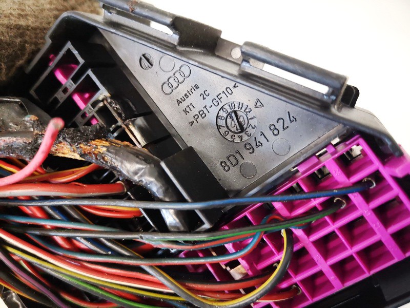 8D1941824 Audi A8 2003 Fuse box - Thumbnail 3