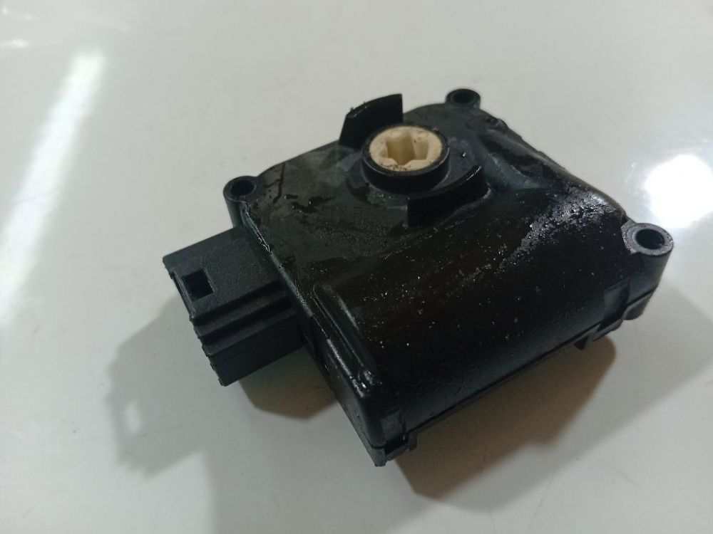 0132801359 Audi A6 2008 Peciuko sklendes varikliukas - Thumbnail 3