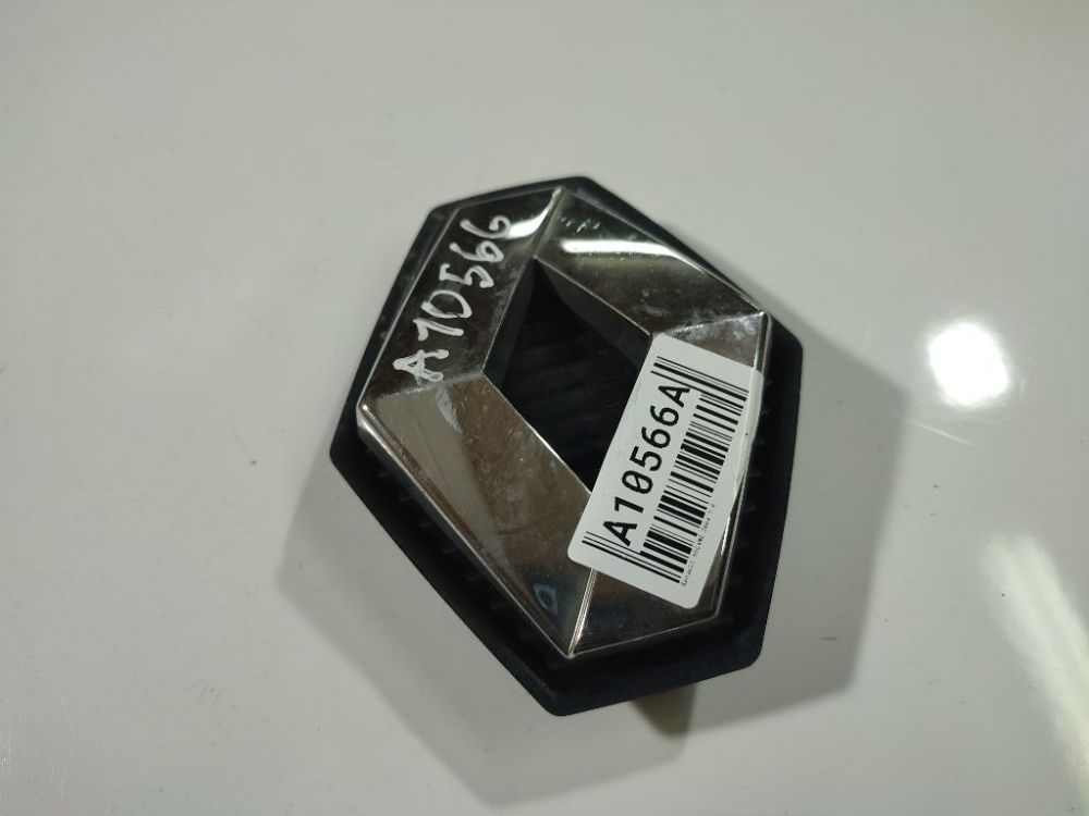 9507M Renault Megane 2004 Przedni emblemat (znaczek) - PRZEDNIE