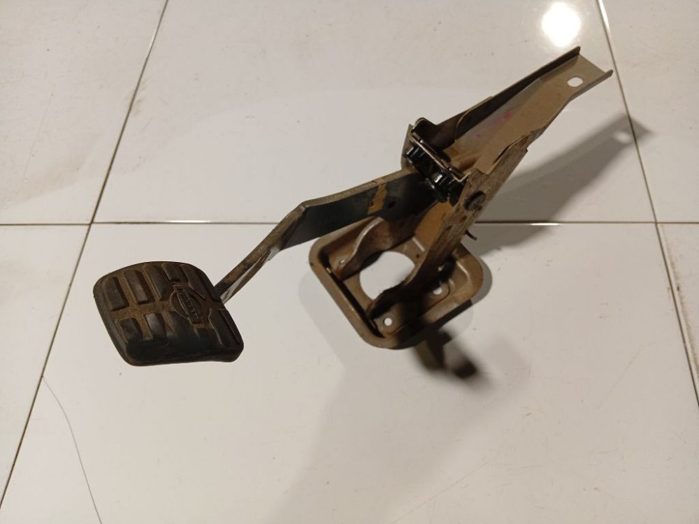 Nissan Almera 2002 Pedalwerk Bremspedal Pedalhalter Kupplungspedal