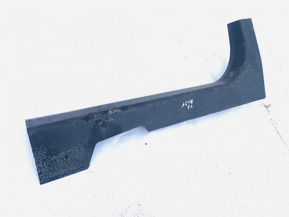 769B5JD000 Nissan Qashqai 2009 Wykończenie wnętrza (plastikowe elementy)