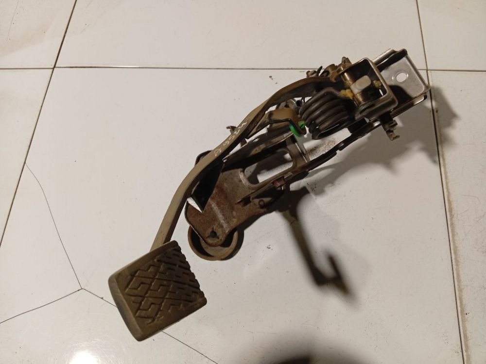 Lexus IS - CLASS 2007 Stabdziu pedalas