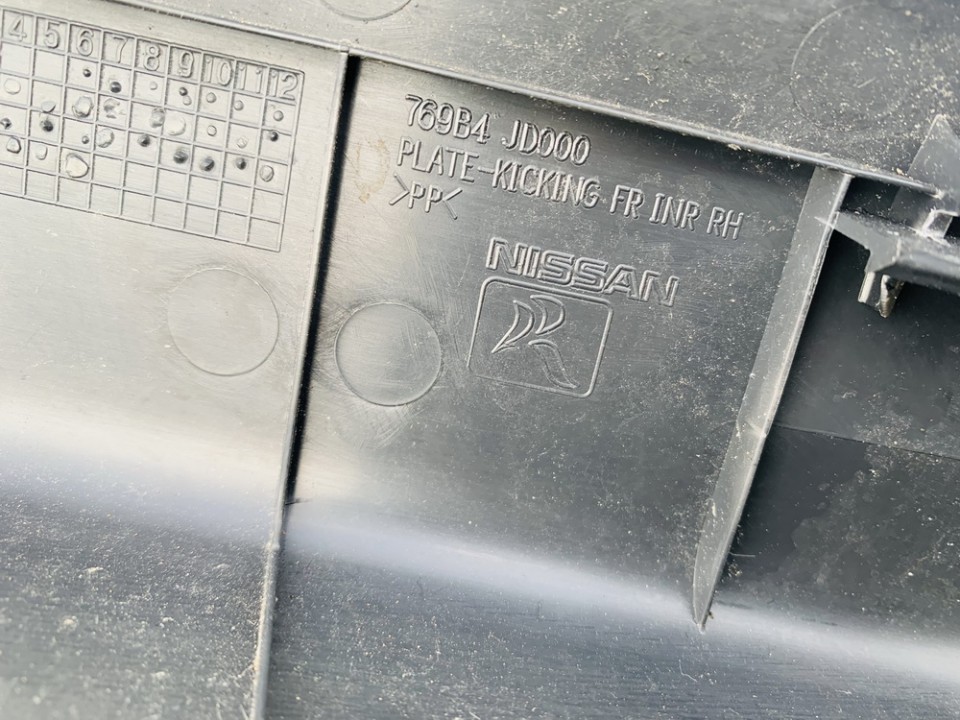 769B4JD000 Nissan Qashqai 2009 Wykończenie wnętrza (plastikowe elementy) - Thumbnail 3