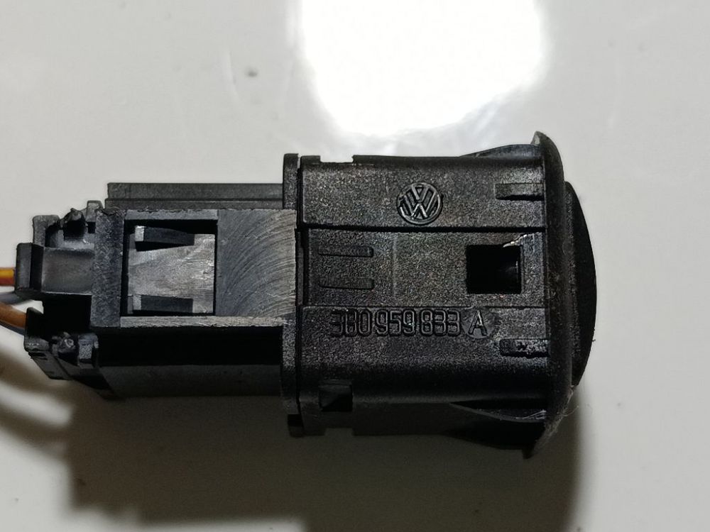 3B0959833A Volkswagen Bora 2003 Fuel Cap Switch (Gas Fuel Door Switch Button) - Thumbnail 3