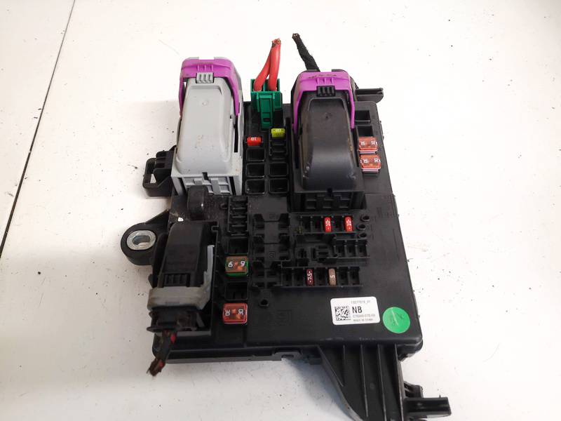 1327731801 Opel Insignia 2009 Fuse box