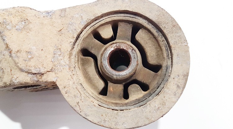 Audi A6 1998 Poikittaisen tukivarren pusla - TAKANA VASEMMALLA - Thumbnail 3