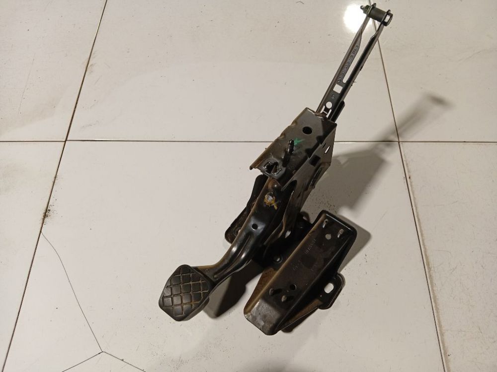 Skoda Octavia 1998 Clutch pedal