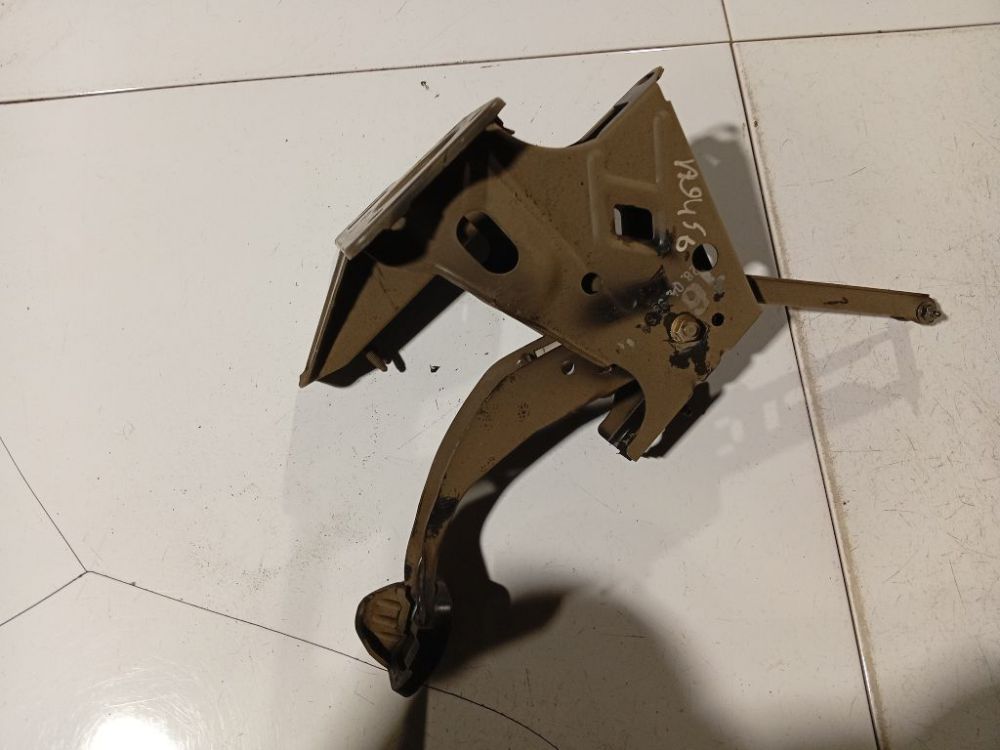 Skoda Octavia 1998 Clutch pedal - Thumbnail 2